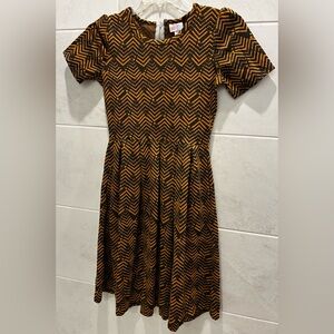 LulaRoe Small Mustard Gray Geometric Design Short Sleeve Stretch Amelia Dress